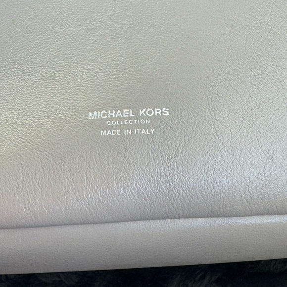 Michael Kors Collection Gloria Medium Leather Messenger Bag Taupe - Picture 9 of 13